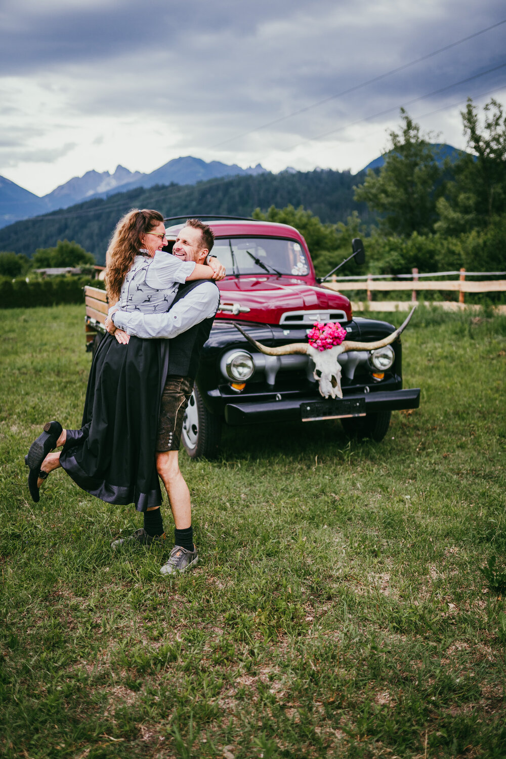 Tiroler Trachtenhochzeit in Innsbruck mit Oldtimer_16_Christina Biasi Photography (Copy)