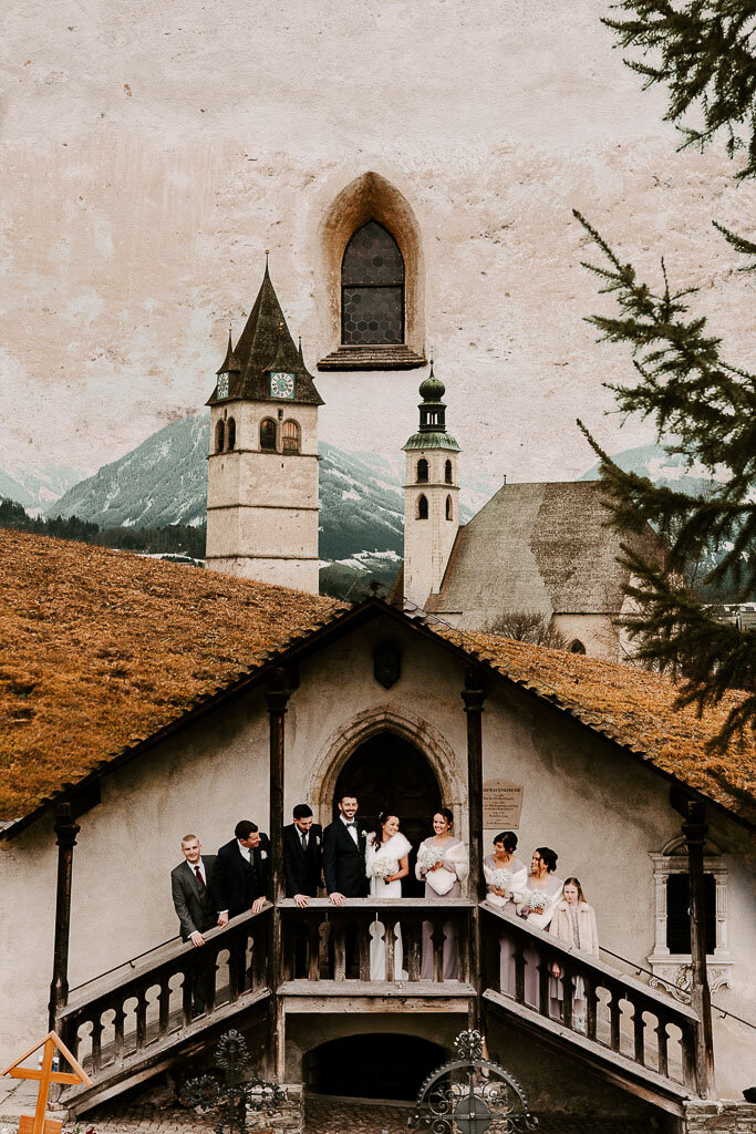 Gruppenfoto der Hochzeit in Kitzbuehel in Tirol - Liebfrauenkirche