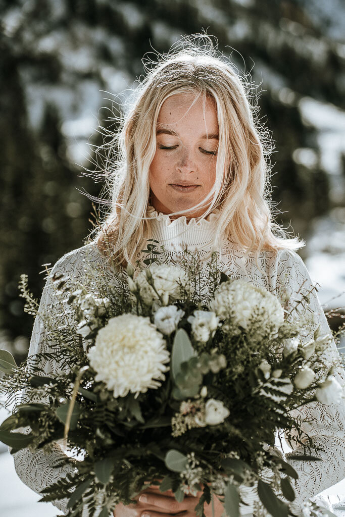 Austria_Innsbruck_Alps_wedding_outdoors_couple-334_web.jpg