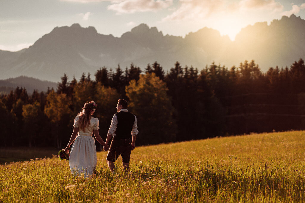 Jochberg-Kitzbuehel-Tirol-Austria-wedding-couple-Kempinski-mountains-barn-2164_print_LR edited_web.jpg