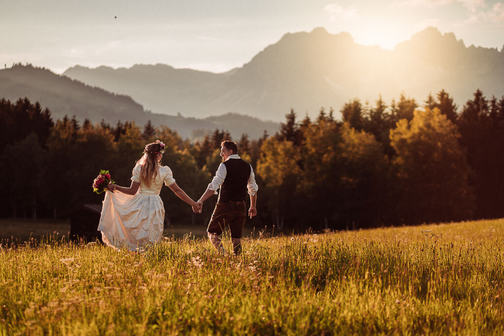 Jochberg-Kitzbuehel-Tirol-Austria-wedding-couple-Kempinski-mountains-barn-2241_print_LR edited_web.jpg