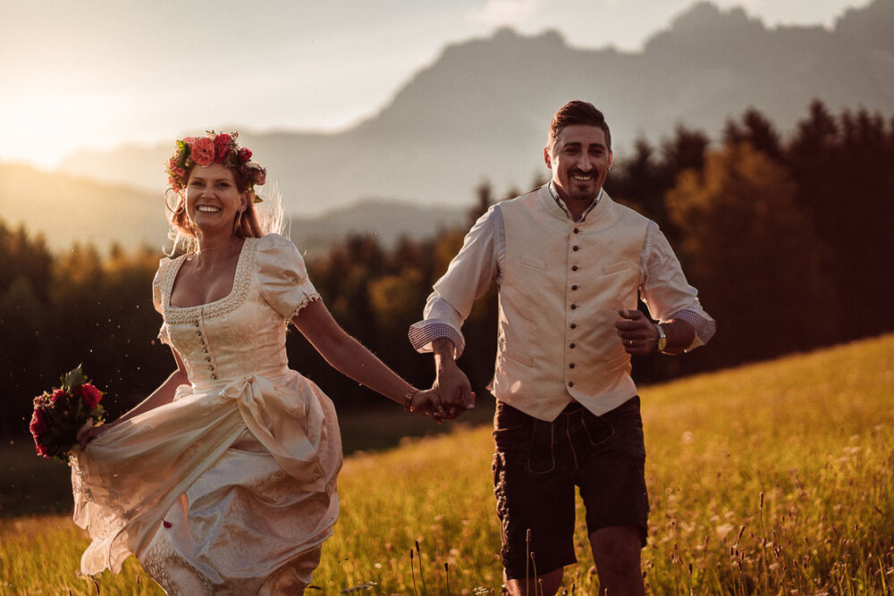 Jochberg-Kitzbuehel-Tirol-Austria-wedding-couple-Kempinski-mountains-barn-2322_print_LR edited_web.jpg
