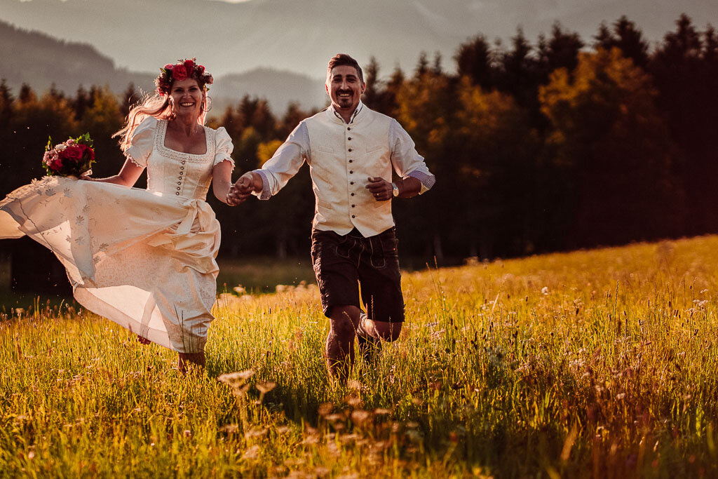Jochberg-Kitzbuehel-Tirol-Austria-wedding-couple-Kempinski-mountains-barn-2314-Edit_print_LR edited_web.jpg