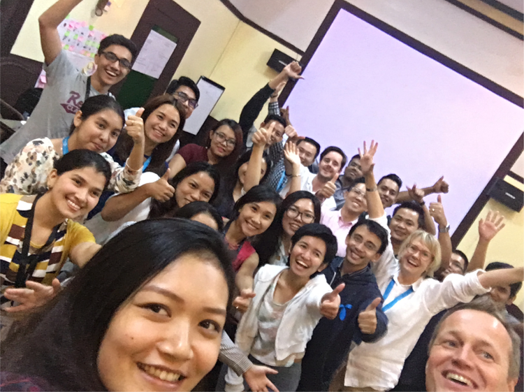  I arranged and facilitated an ideation workshop in Yangon. In three hours we created more than 100 ideas on how to develop the MyTelenor app. 