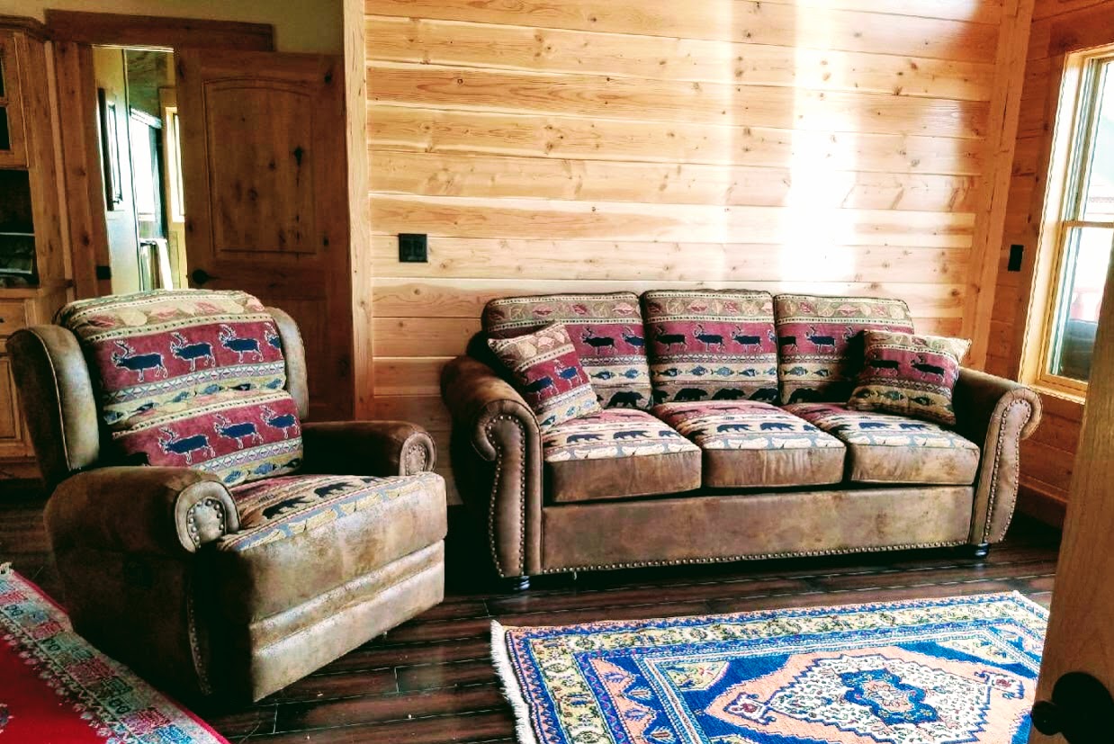 2018-10-04 New Couch and Sofa for SR2.jpg