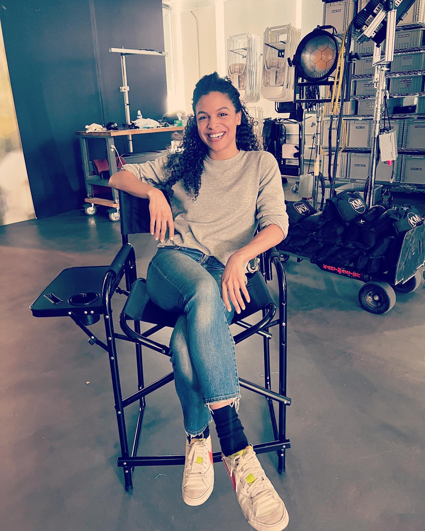 @hanzifilms had me sitting in this fancy chair today and @ariaofny gave me some of that glow-from-within kind of glow and LISTEN we&rsquo;ll take this energy for International Women&rsquo;s Day! 

(This app turned being grateful into a cliche, but I 