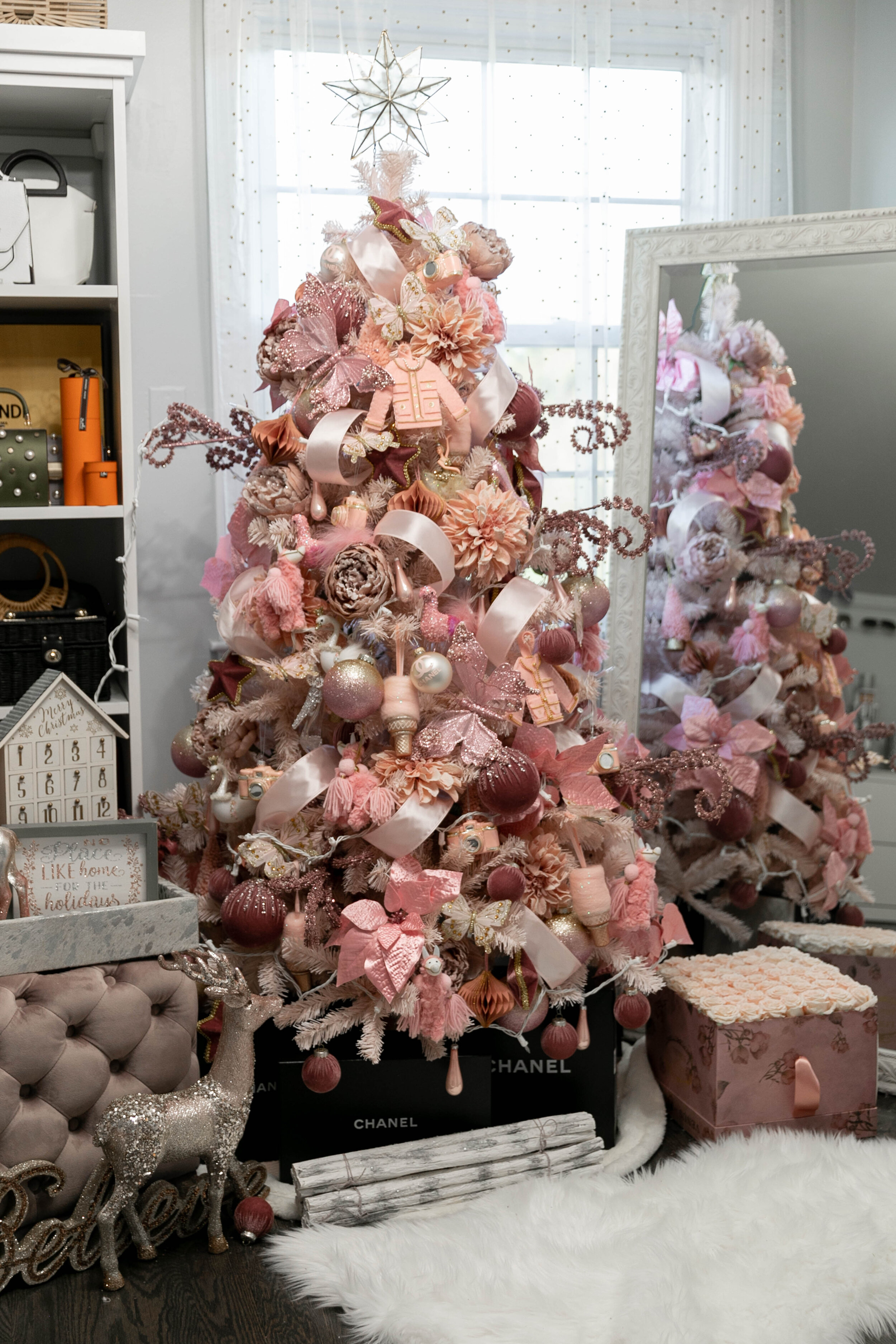 Chanel ornaments  Pink christmas tree, Christmas tree themes, Pink  christmas