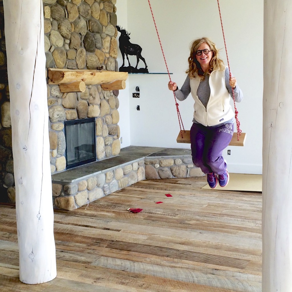 Swinging from living room into dining room