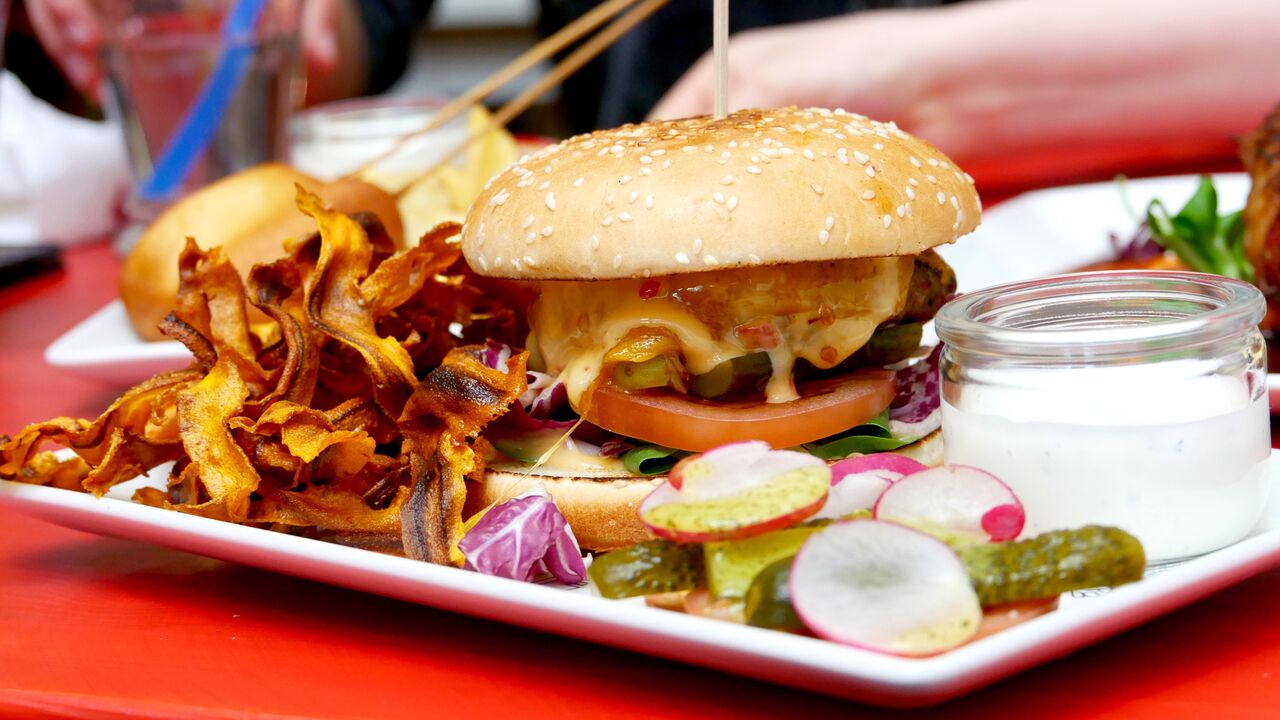 JUUSTUBURGER PEHME SAIA JA PORGANDIKRÕPSUDEGA 7€