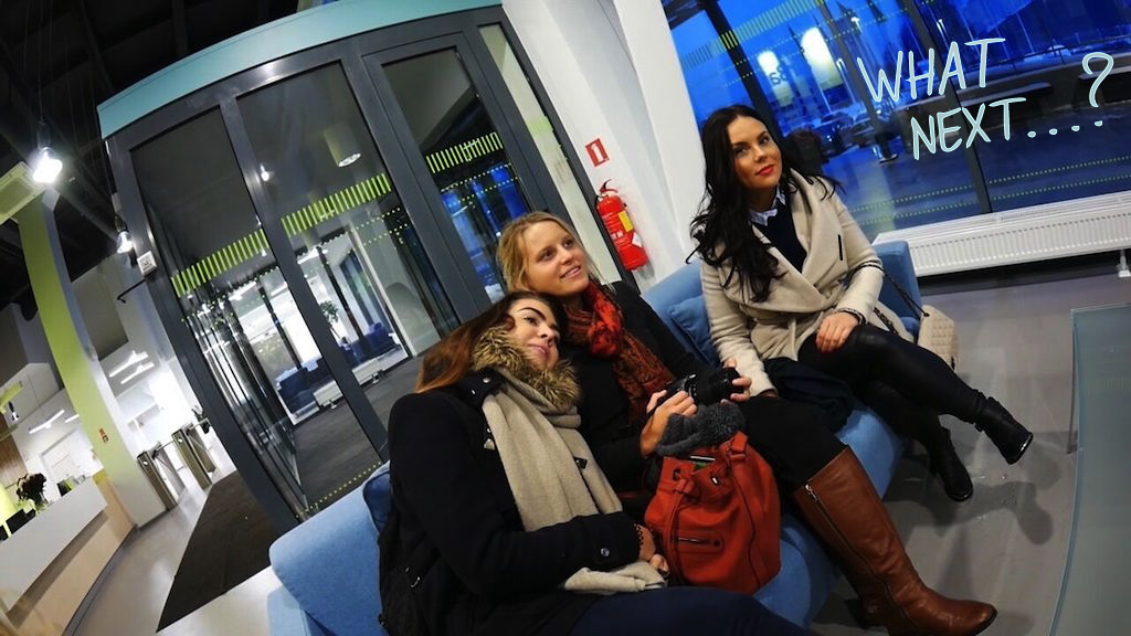 .... Lennujaamast viidi meid otse airBalticu peakontrorisse, kust tutvusime kontori ja isegi mõningate pilootidega! .. Straight after our arrival to Riga airport, we were taken to the head office of airBaltic, where we had the opportunity to meet and greet the office and even some of the pilots! ....