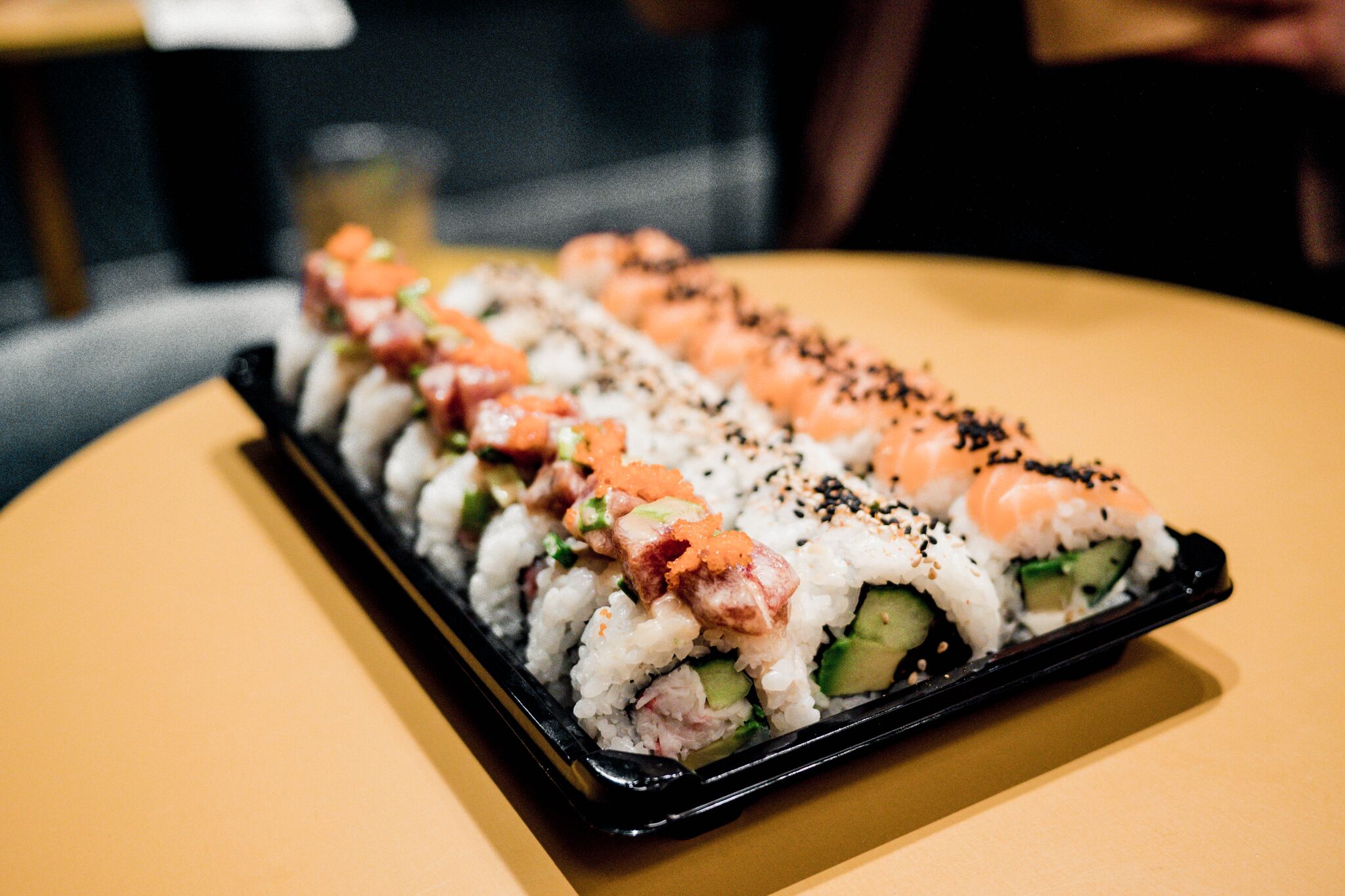 ....TOKUMARU LEMMIKUD sushikomplekt (24tk) 21.90€ .. TOKUMARU’S FAVOURITES sushi selection (24pcs) 21.90€....
