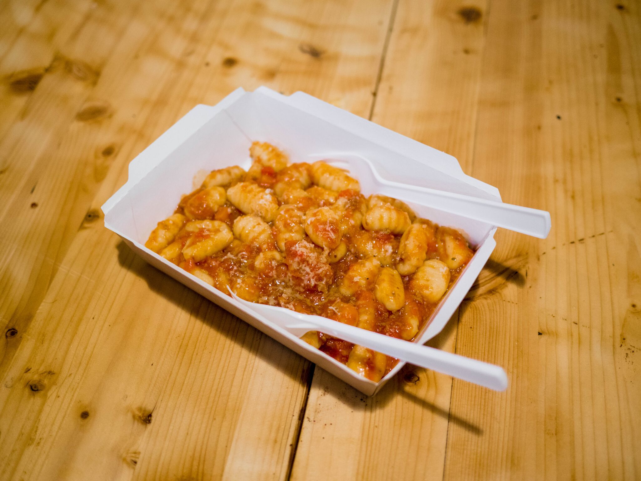 .... Gnocchid raguuga 7€ .. Gnocchi with ragout 7€ ....