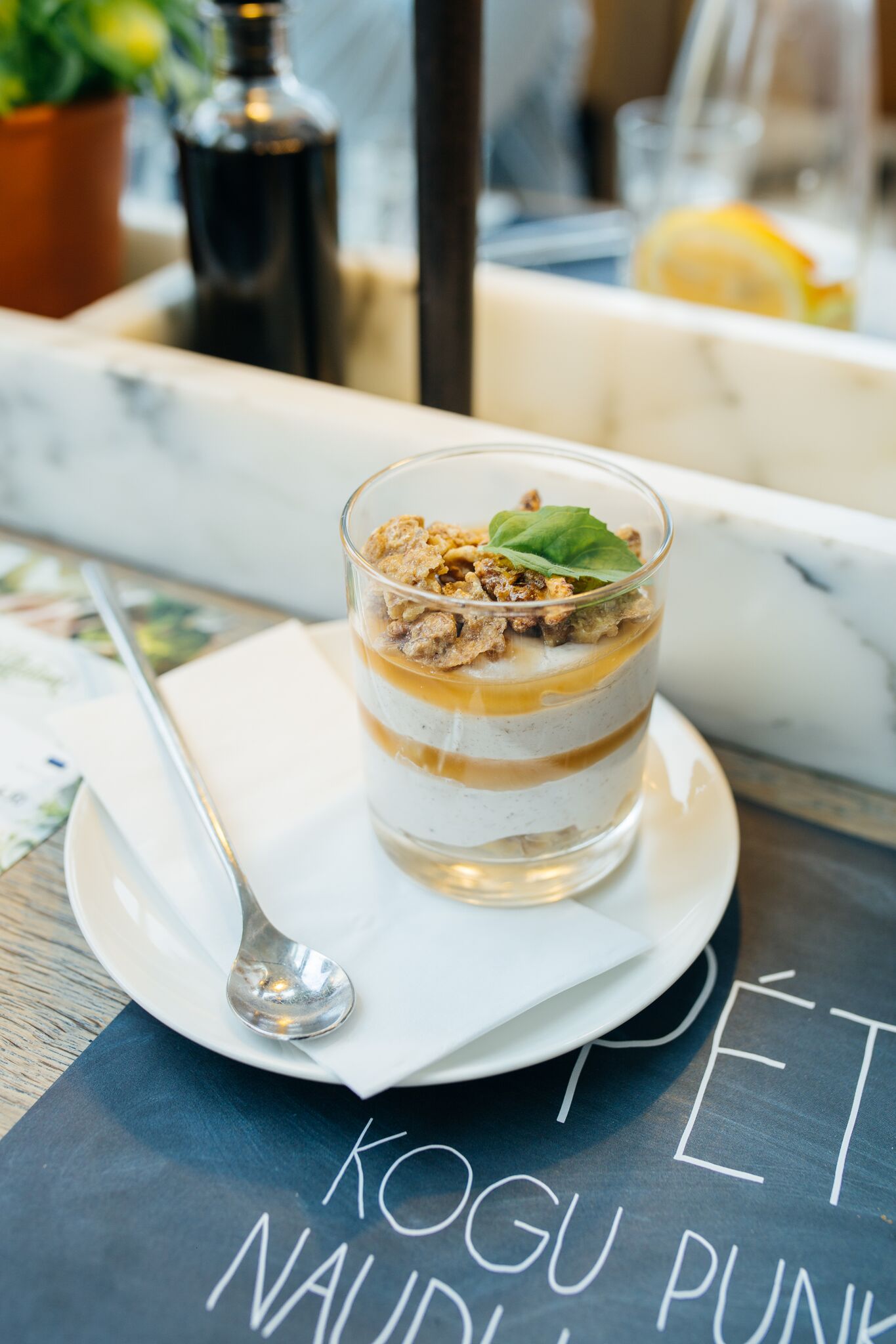 Crema Banana Con Noce Caramellato Vanillimaitseline banaanikreem karamelliseeritud Kreeka pähklitega
