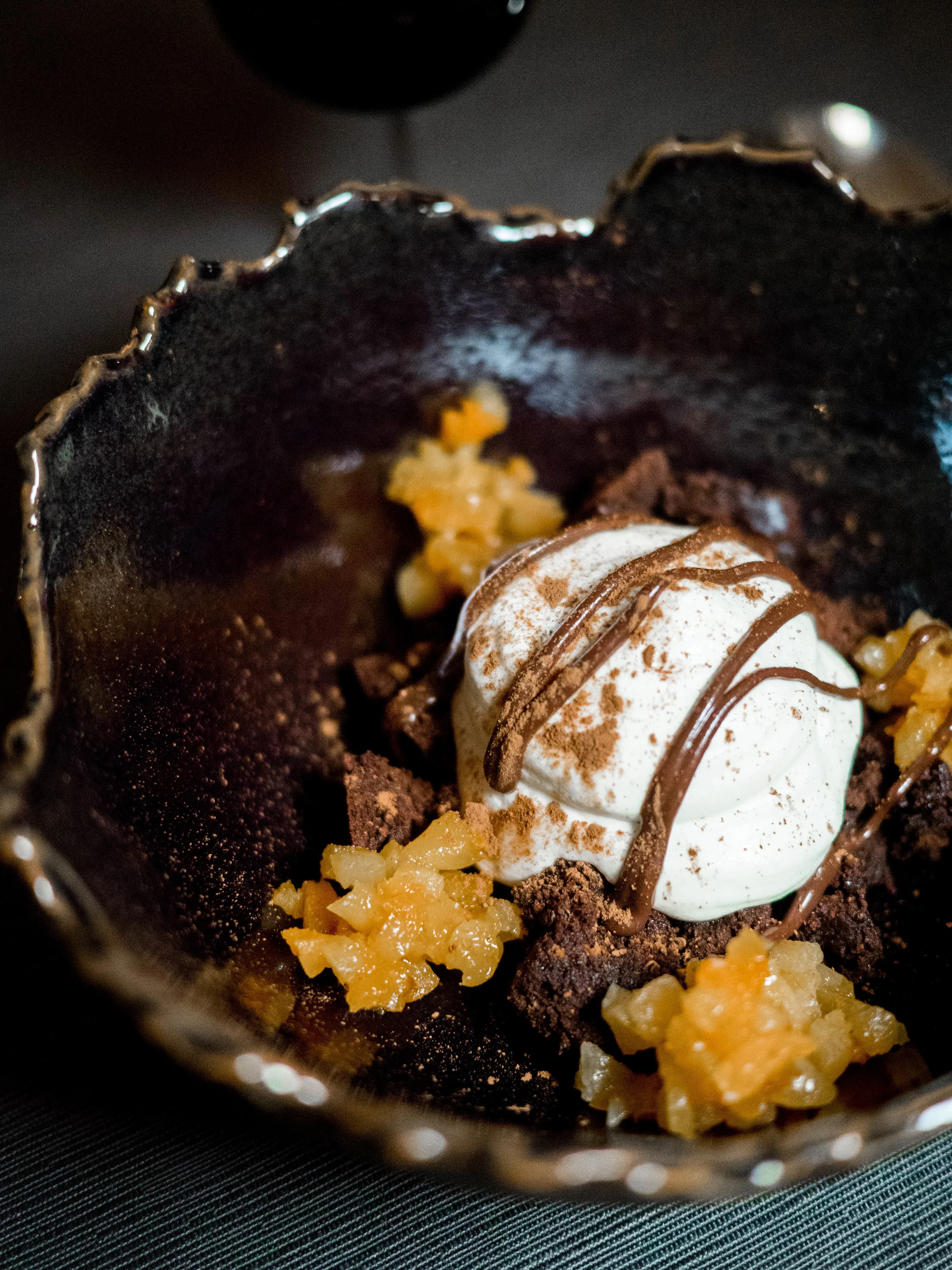 MAGUSROOG - BROWNIE Aprikoos / tume šokolaad Brownie nagu brownie ikka ehk hea magustoit. Aprikoos oli hea hapukas lisand, kuid ausalt öeldes olime selleks hetkeks juba kõhu pungini täis söönud ehk nii palju viimasest roast rõõmu ei osanud tunda. Aga on the positive note - Polpost saab tõesti selle 21€ eest kõhu väga täis :)