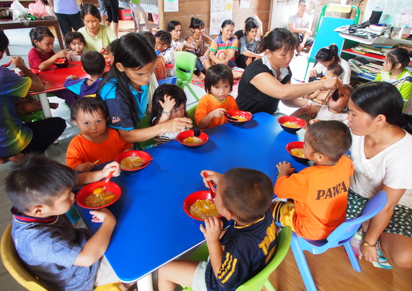Under the ongoing ‘Gift of Hope’ initiative, Barefoot Mercy assists in the building of a new pre-school building and have initiated a child sponsorship scheme to cover the operational expenses of a child (meals, uniforms, books and stationery) in the pre-school.