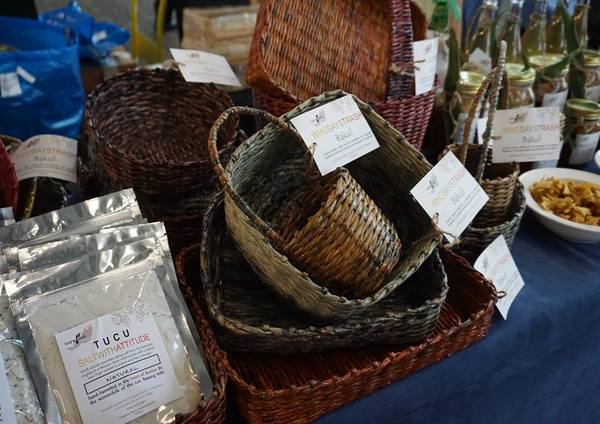 Mountain Spring Salt (Bakelalan) and Rattan Baskets (Long Lamam) 
