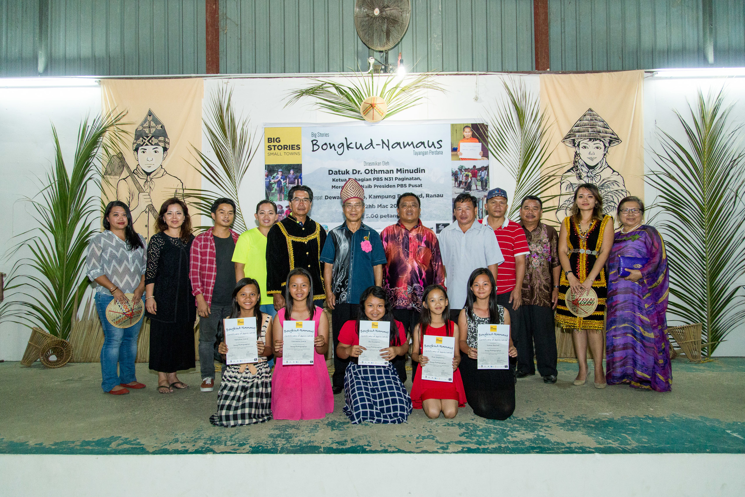 Community filmmakers and Child Photographers with guest of honour Datuk Dr. Othman Minudin
