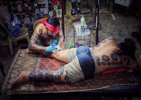 Jeremy working on a pattern called the ‘ Ara Nyangkam ’