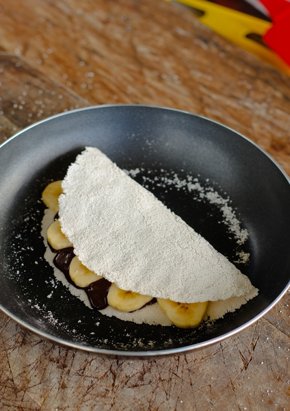 Sago Crepe with Chocolate and Banana_Q5_step11.jpg