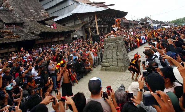 lompat-batu-nias.jpg