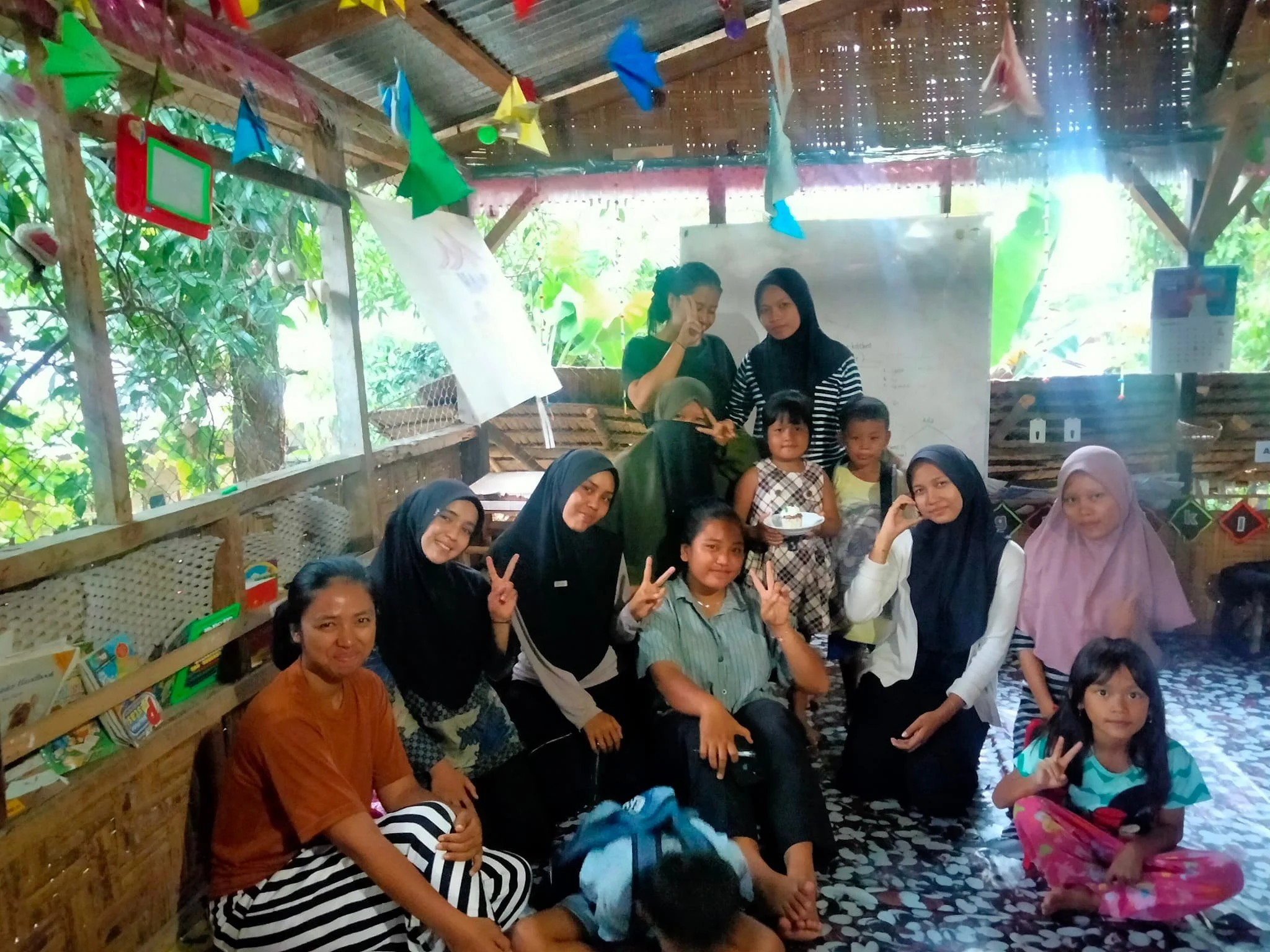 Sarah belajar Grup Bukit Lawang 4.jpg