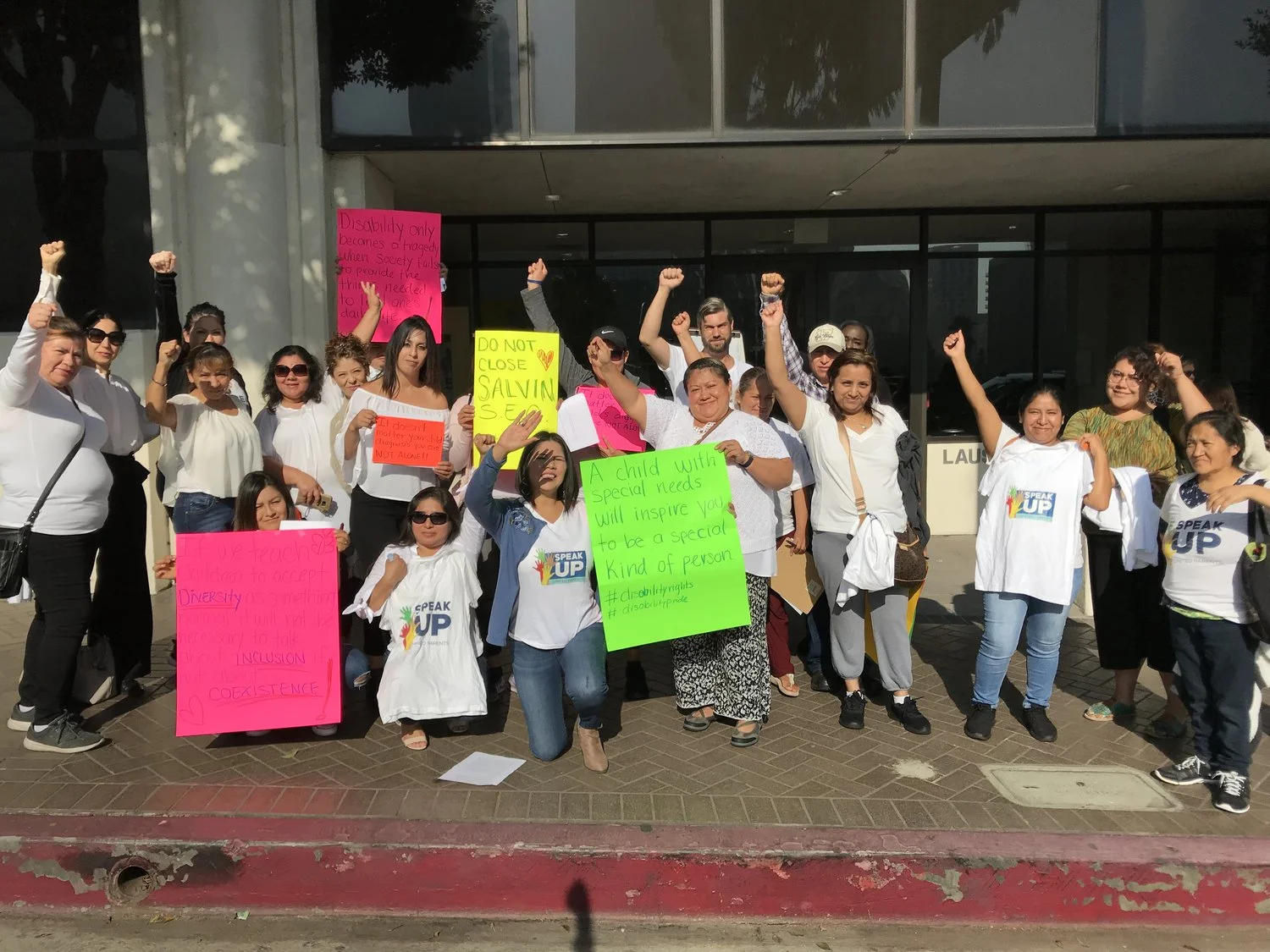 LOS PADRES DE SPEAK UP DE NIÑOS CON NECESIDADES ESPECIALES TESTIFICAN EN UNA AUDIENCIA PÚBLICA ANTE LA OFICINA DEL MONITOR INDEPENDIENTE EL MIÉRCOLES. LOS PADRES DICEN QUE LOS CENTROS DE EDUCACIÓN ESPECIAL NECESITAN ESTAR ABIERTOS DEBIDO A QUE LAUSD NO HA IMPLEMENTADO BIEN LA EDUCACIÓN INCLUSIVA PARA NIÑOS CON NECESIDADES SEVERAS.