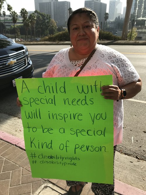 ADA AMAYA, MADRE con hijo en PACÍFICO BLVD., Aboga por NIÑOS DE LAUSD CON NECESIDADES ESPECIALES SEVERAS