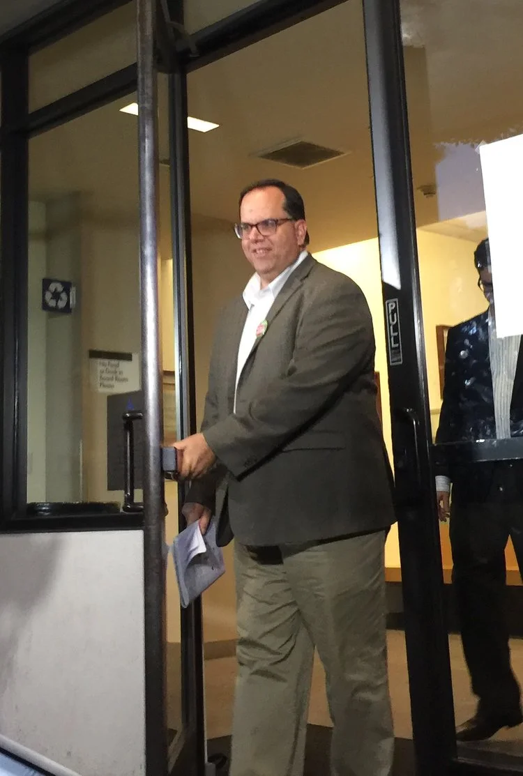 EL PRESIDENTE DE UTLA, ALEX CAPUTO-PEARL, niega LOS DESAFÍOS FINANCIEROS DEL DISTRITO, A pesar de las advertencias del condado