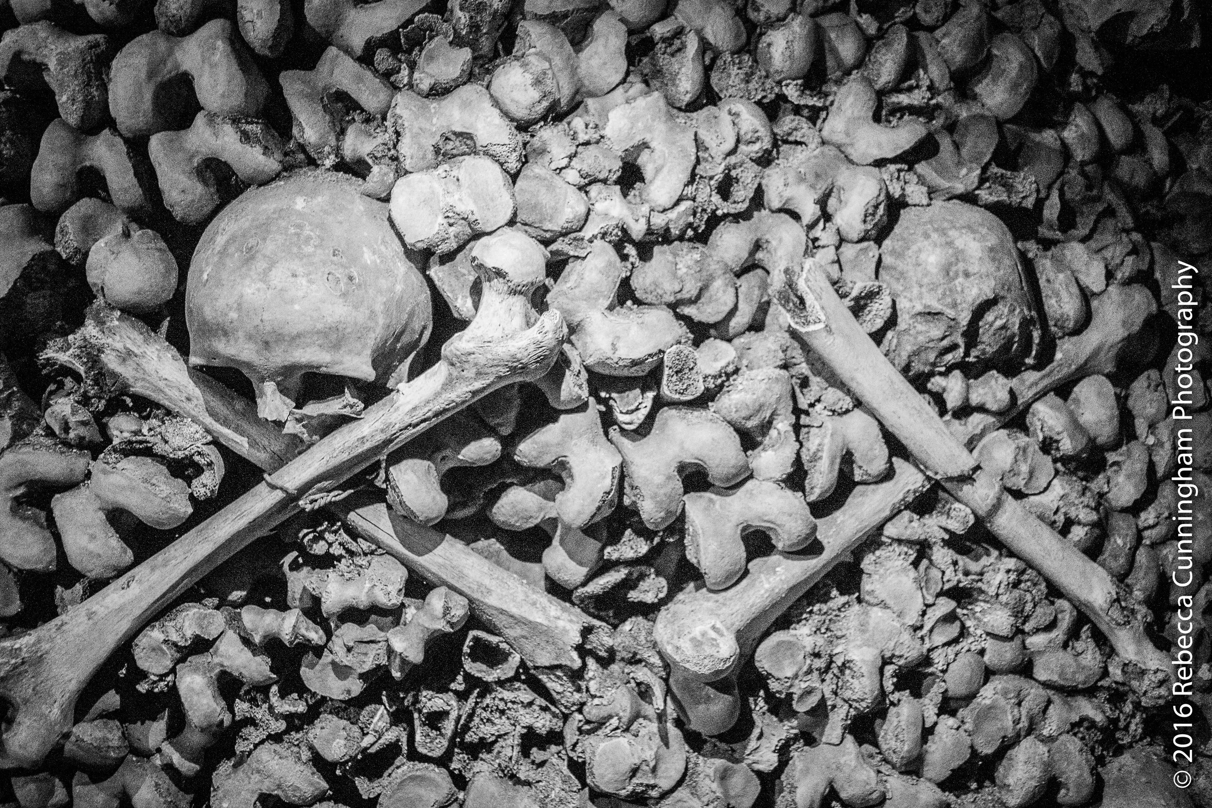 Paris-Cemetery-Catacombs-4.jpg