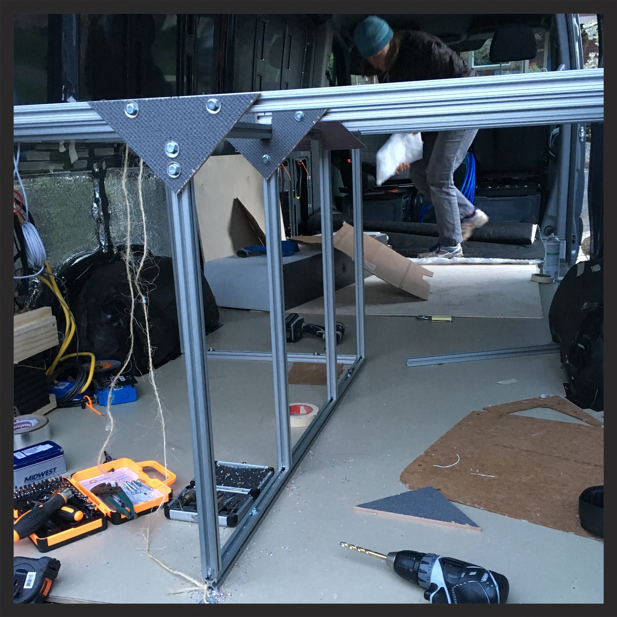 we found some use for the factory floor: by cutting it apart and using it for bracing. 