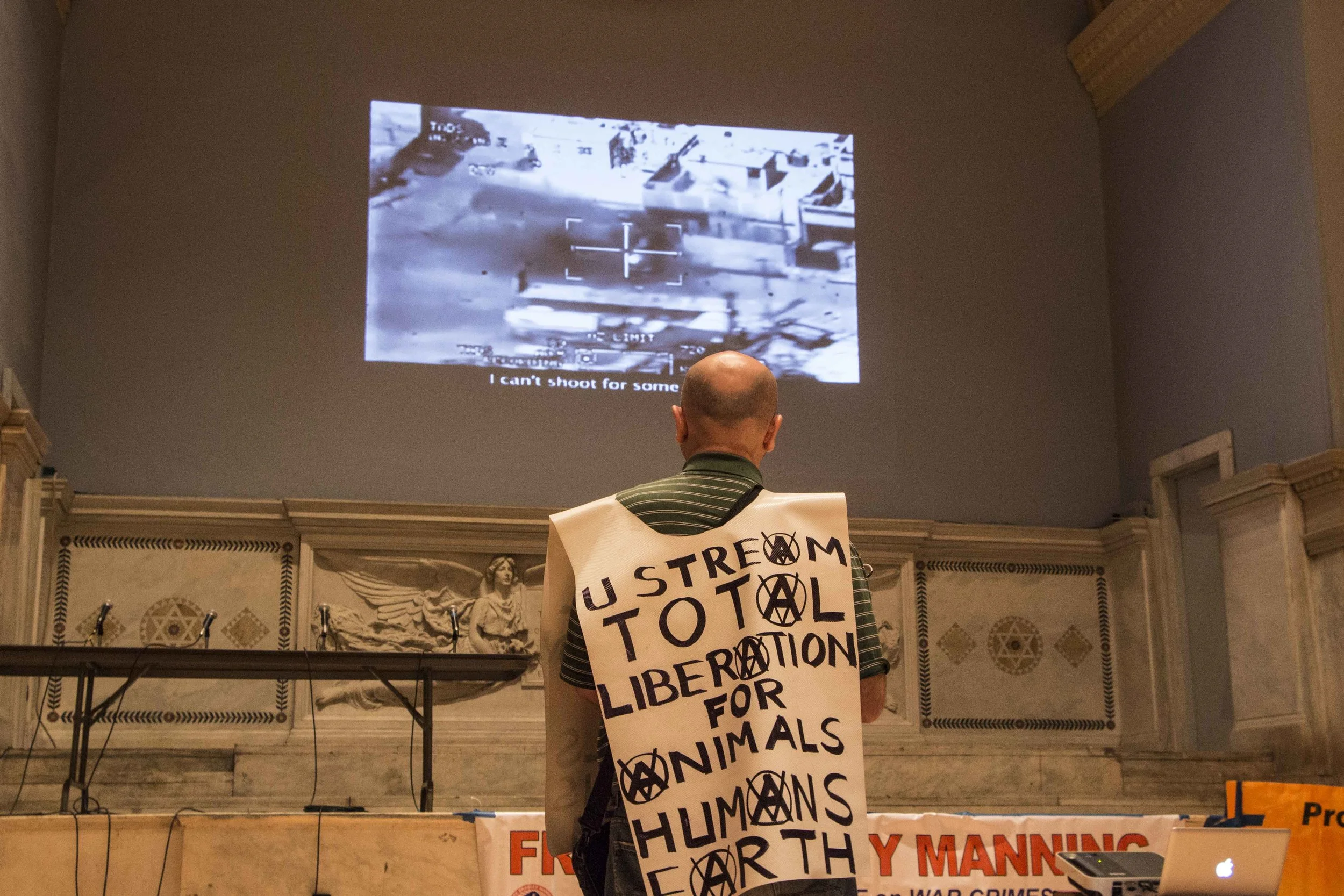 bradleymanning_2ManWSign2.jpg