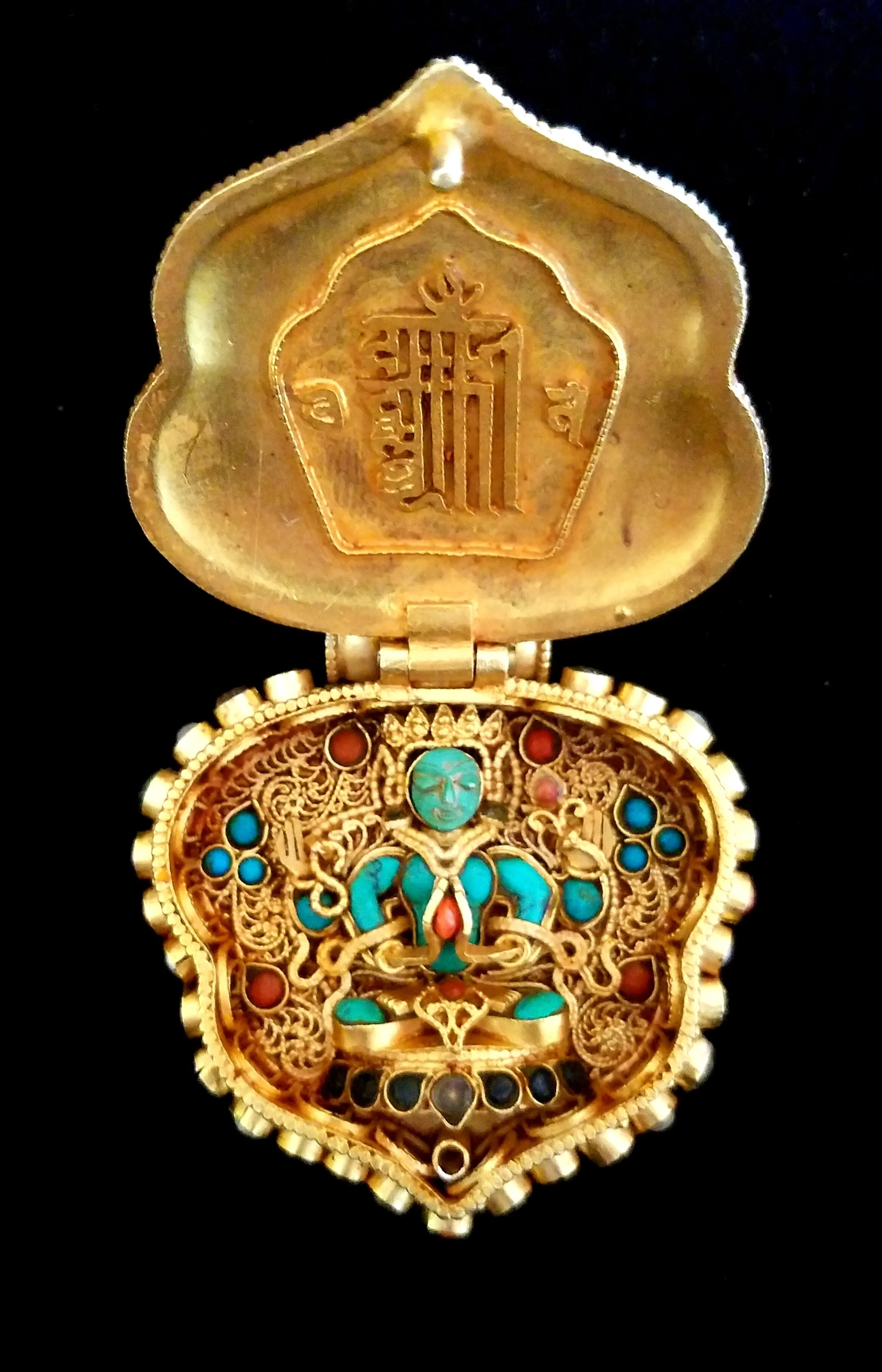 JBauerCollection_Lapis_Gau_inside.jpg