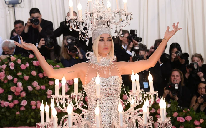 The queen of camp showed up as a chandelier and left as a burger .