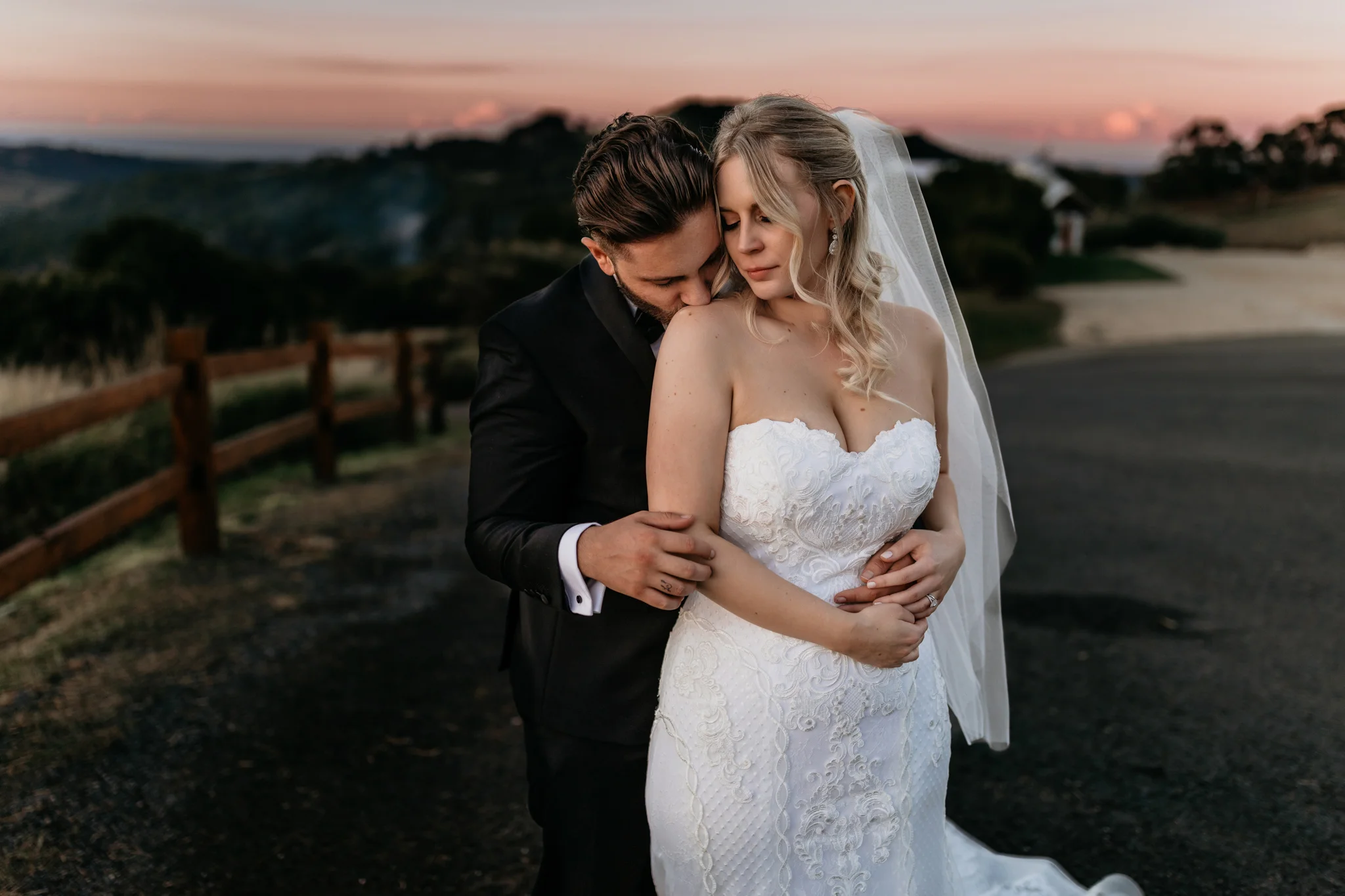 Bride and Groom wedding photos at Summergrove Estate, wedding venue.