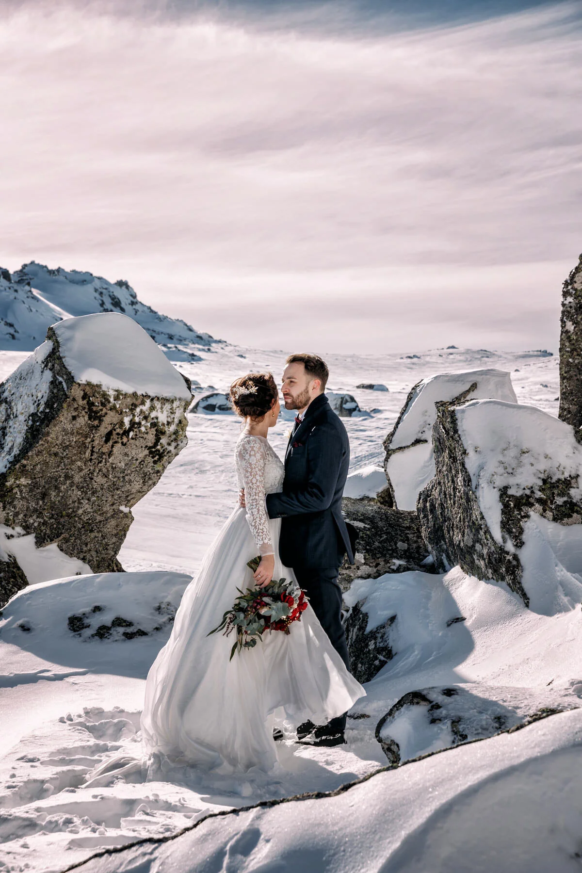 127774-sarah-dales-snow-filled-winter-wedding-in-thredbo-by-feather-and-finch-photography.jpg