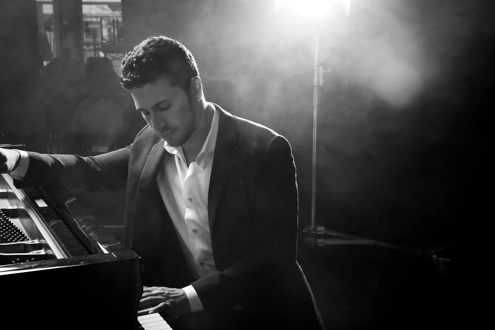 EmmetCohen_PhotobyTailiSongRoth_2017_piano2.jpg