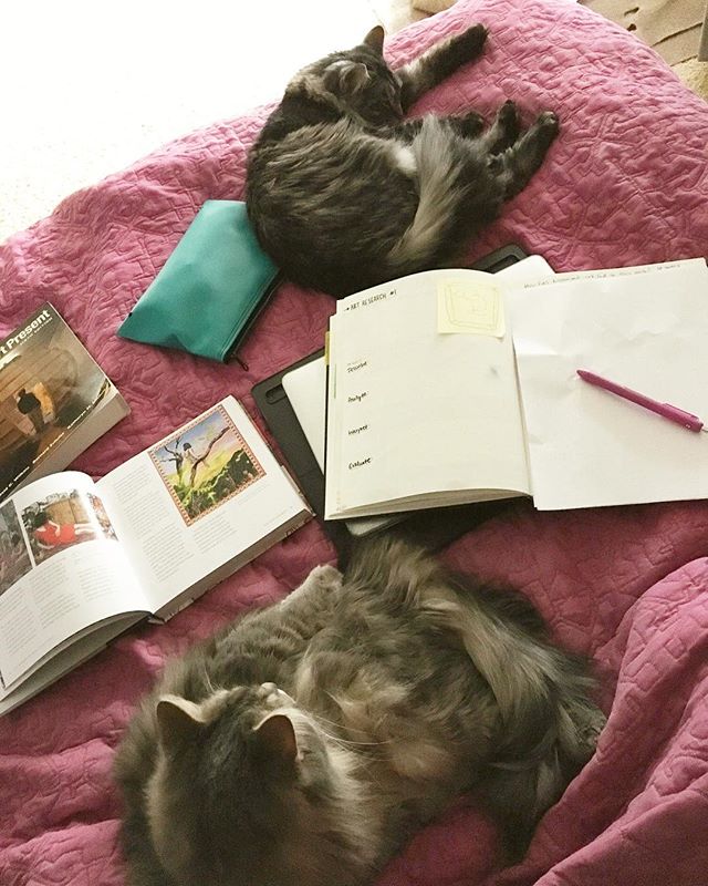 This is my favorite way to prep for the week— in bed with two snuggly cats. 🐈🐈 Fellow art teachers, where do you work best?