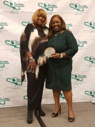 Chapter President Dr. Daisy Walker accepted the 2017 Chapter President’s Award at the 2017 Southern Area Leadership Conference.