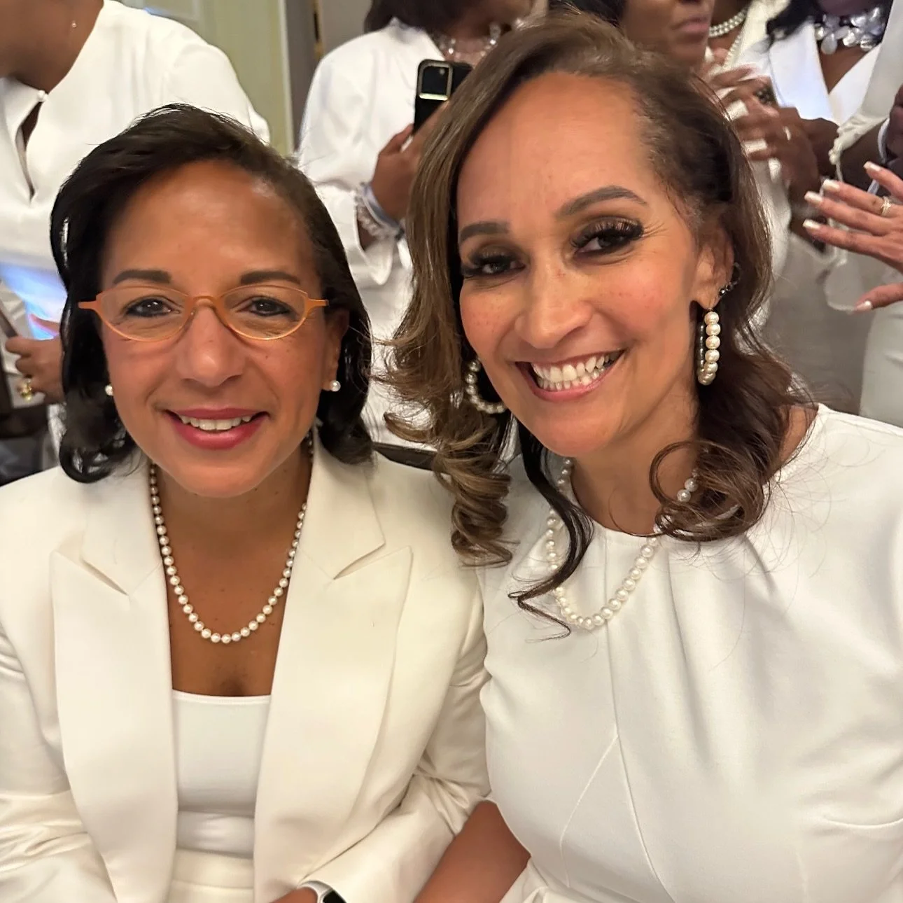 Welcome to our sisterhood @ambsusanrice💚
It was an honor for our Chapter President, Kimberly McGregor, to attend the honorary induction ceremony and reception for Ambassador Susan E. Rice in Washington, DC. 
#thelinksinc #thelinksincorporated