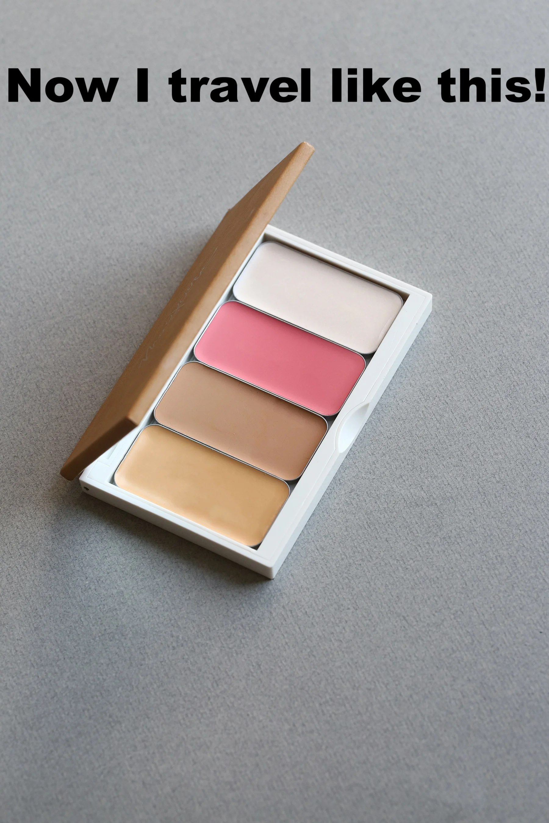 New travel makeup kit! Lots of color choices, less space and a beautiful look! This is a small pallette, but when I travel, I take the mini double decker which gives me two layers of color choices. The back of these colors are magnetic so you can easily clip colors in and out as you choose. 