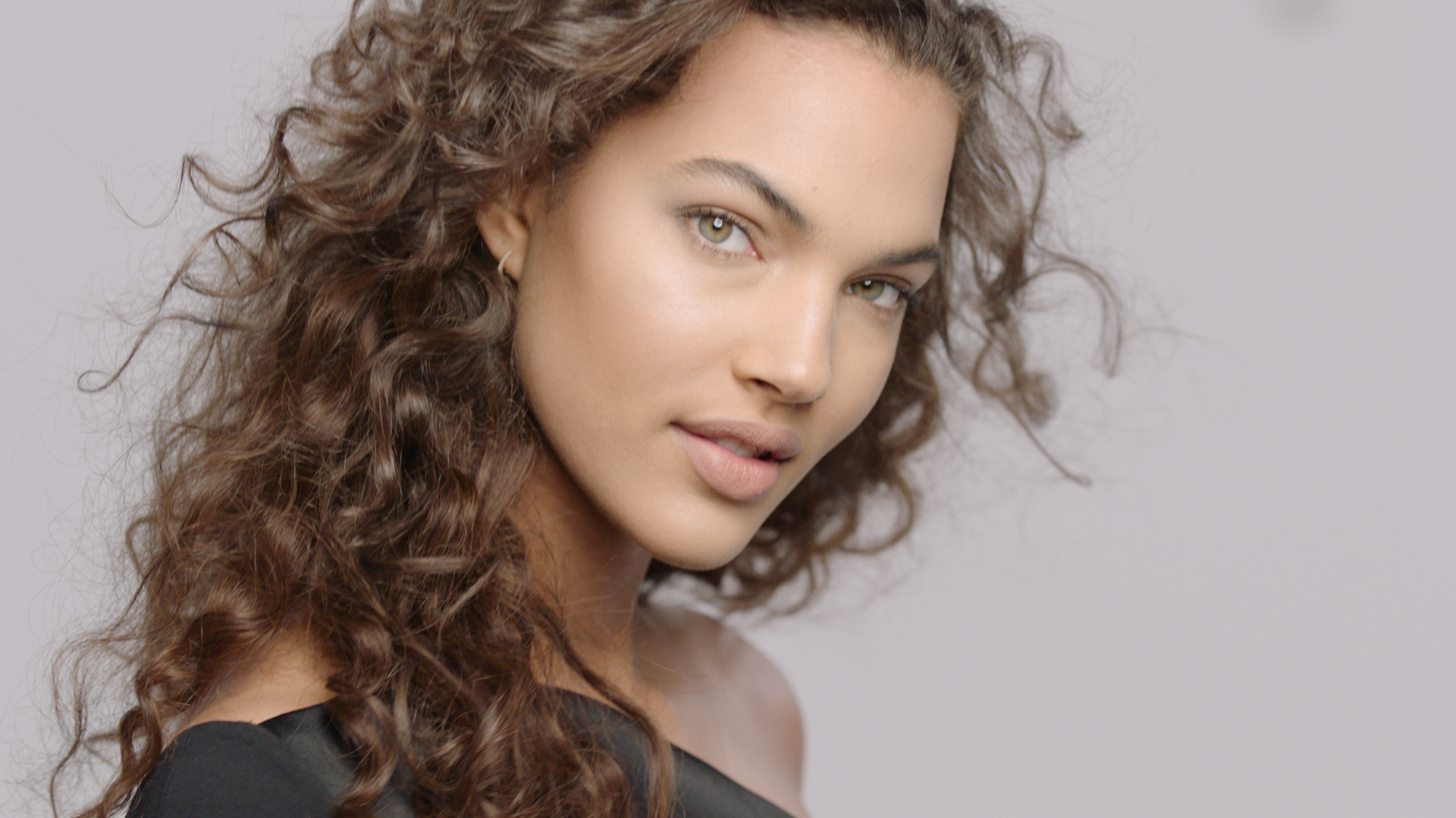 Smashbox Assembly.02_30_02_16.Still025.png