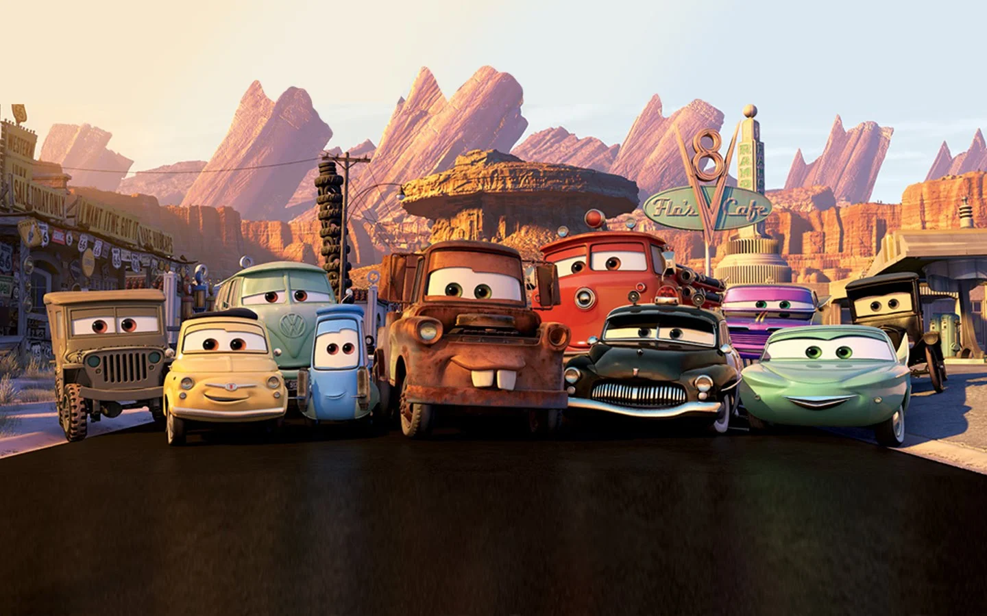 Her eru fleiri Cars-figurar millum annað Mater, Guido, Flo og Doc Hodson. 