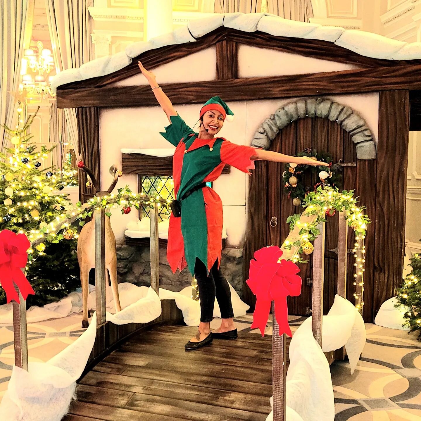 Holidays are coming 🎄🎅❤
.
Oh I'm so happy that the Christmas season has kicked off.
It really is the most wonderful and busiest  time of the year for us elves🤣
.
 I had the pleasure of entertaining at the wonderful 5 * Cortinthia Hotel and it was 
