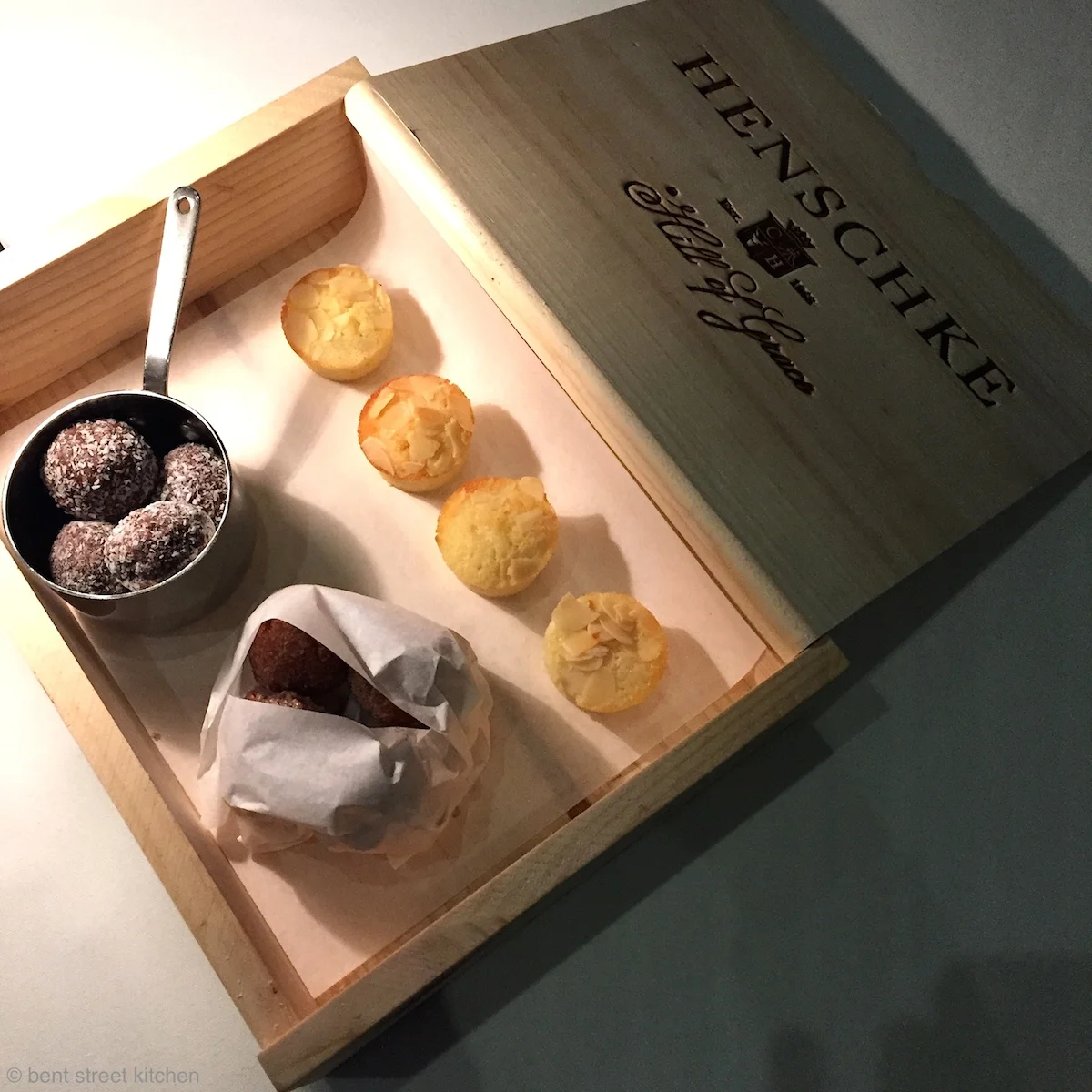 Petit fours
