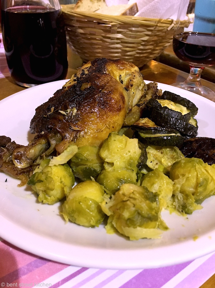 Roast chicken and vegetables at Pizzeria La Cuccuma. Offers 9€ deals for pasta/meat with choice of vegetables.