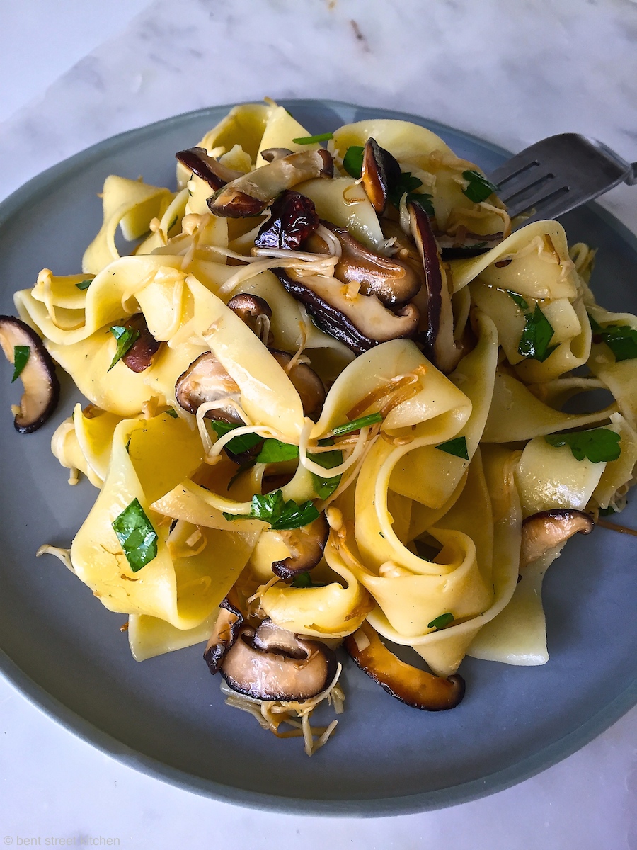 shitake and enoki mushroom pasta