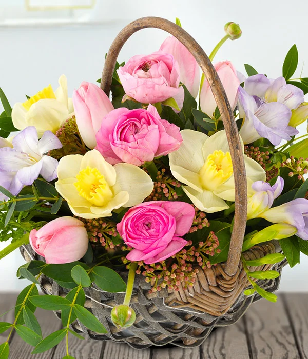 pretty spring basket.jpg