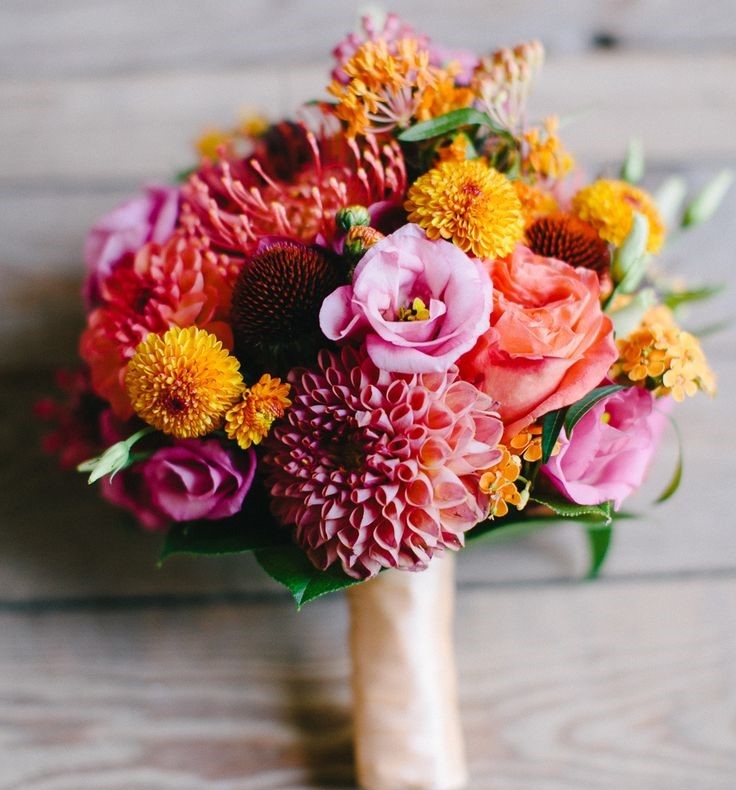 2. BOLD COLOURS Daring combinations of bright-on-bright create a stunning, eye-catching contrast. Hot jewel tones like magenta, persimmon, peacock blue or royal purple will give you a rich, luxurious look, especially when teamed with bold blooms like orange dahlias, yellow gerbera daisies and purple orchids.