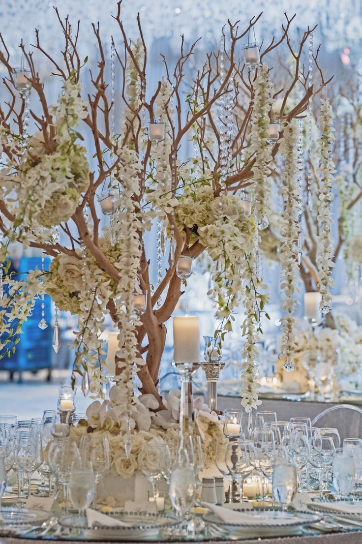 3. TREES Tree-like topiaries and potted plants are popular because they add a warm garden feel and height to the room. Baby spruce or tree-like topiaries can serve as centerpieces, while larger ones, like birch trees or lemon trees, can decorate your entrance or the edges of the dance floor.