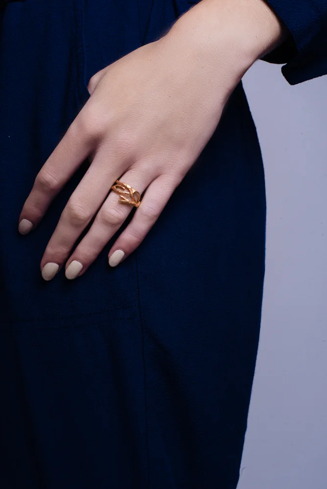 MAMM+MYRGH_LONGSEAWEEDRING22KTYGALT_OLIVIA BOSSERT.jpg